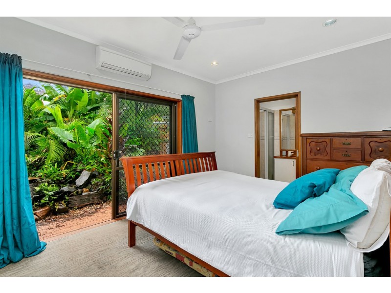 25 Meston Crescent, Brinsmead QLD 4870