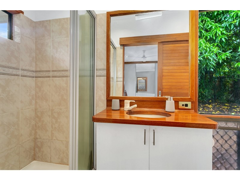 25 Meston Crescent, Brinsmead QLD 4870