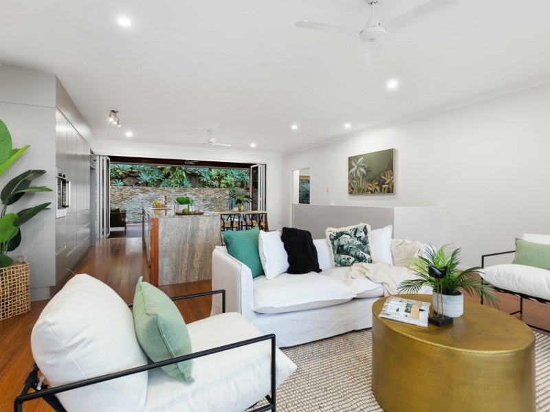 15 Barossa Close, Brinsmead QLD 4870