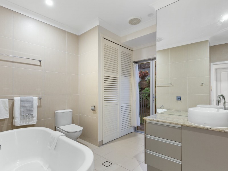 15 Barossa Close, Brinsmead QLD 4870