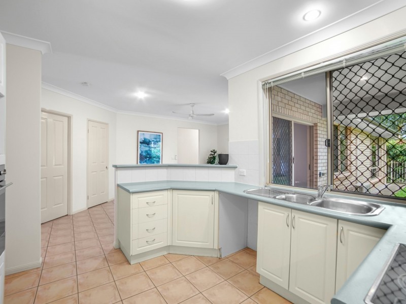 11 Taringa Street, Brinsmead QLD 4870