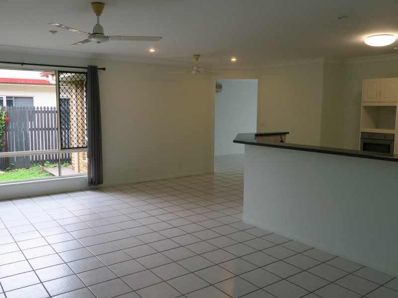 8 Obersky Close, Brinsmead QLD 4870