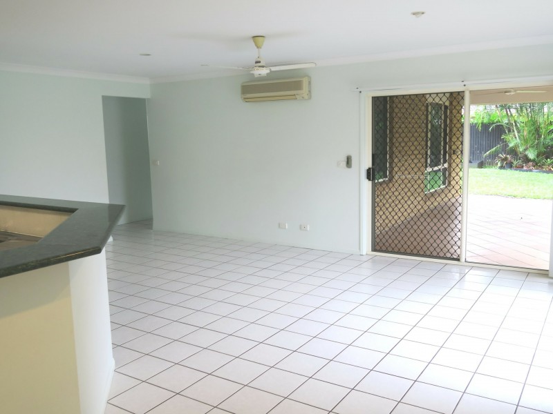 8 Obersky Close, Brinsmead QLD 4870