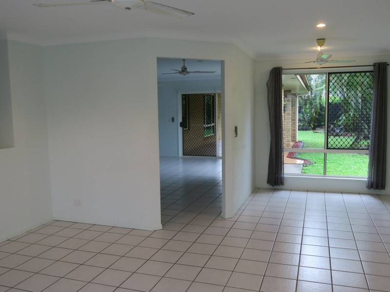 8 Obersky Close, Brinsmead QLD 4870