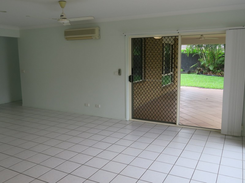 8 Obersky Close, Brinsmead QLD 4870