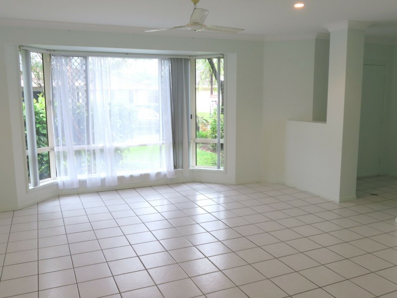 8 Obersky Close, Brinsmead QLD 4870