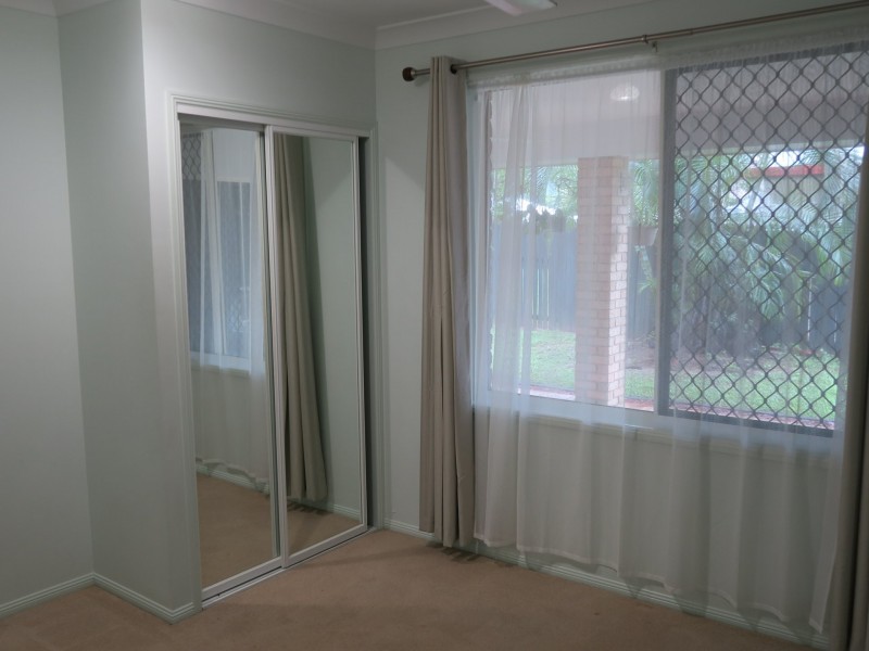 8 Obersky Close, Brinsmead QLD 4870