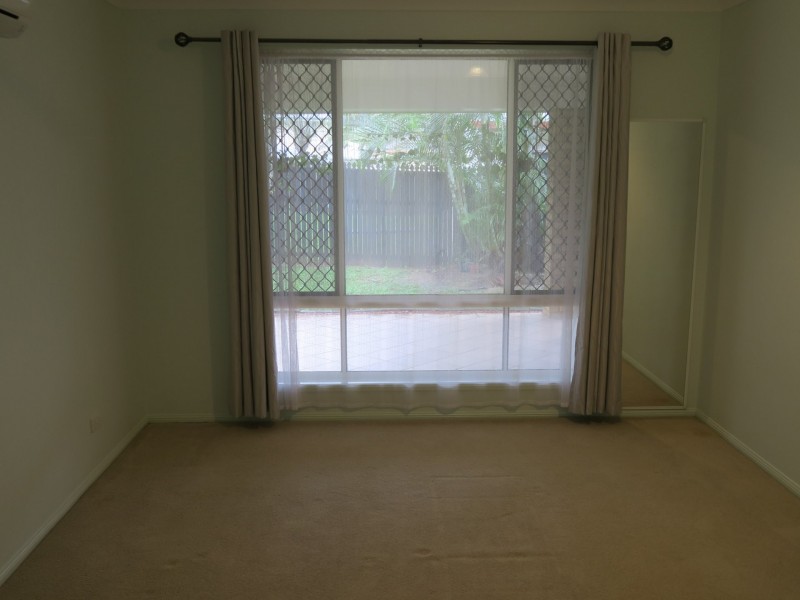 8 Obersky Close, Brinsmead QLD 4870