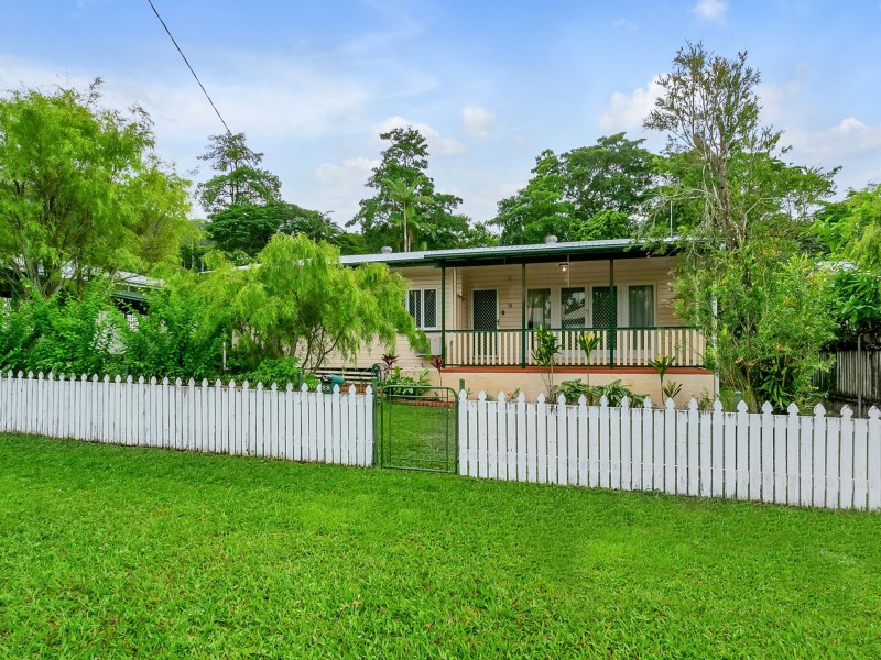 28 Nolan Street, Whitfield QLD 4870