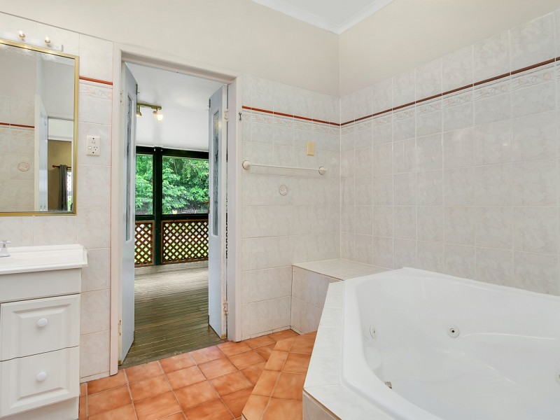 28 Nolan Street, Whitfield QLD 4870
