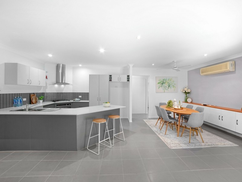 2 Bromell Close, Redlynch QLD 4870