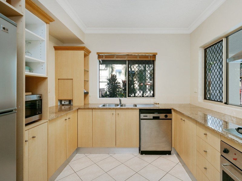 1505/2 Greenslopes Street, Cairns North QLD 4870