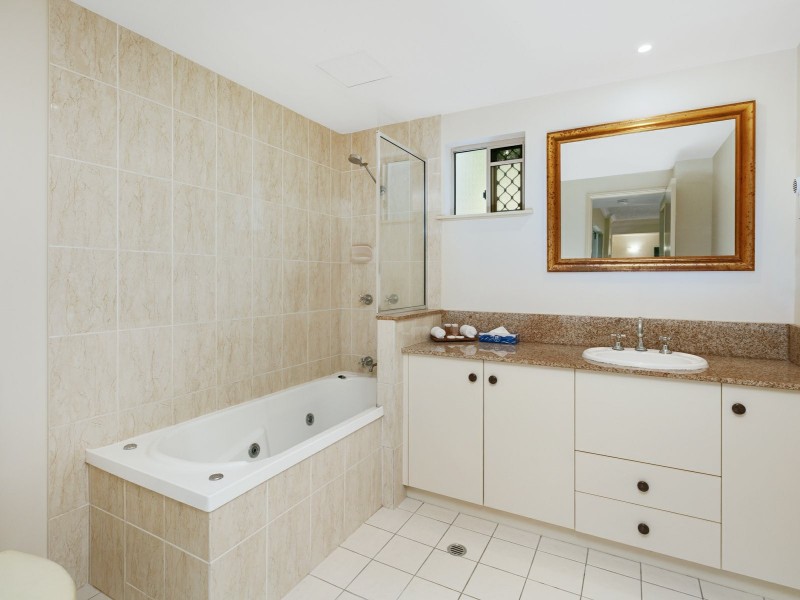 1505/2 Greenslopes Street, Cairns North QLD 4870