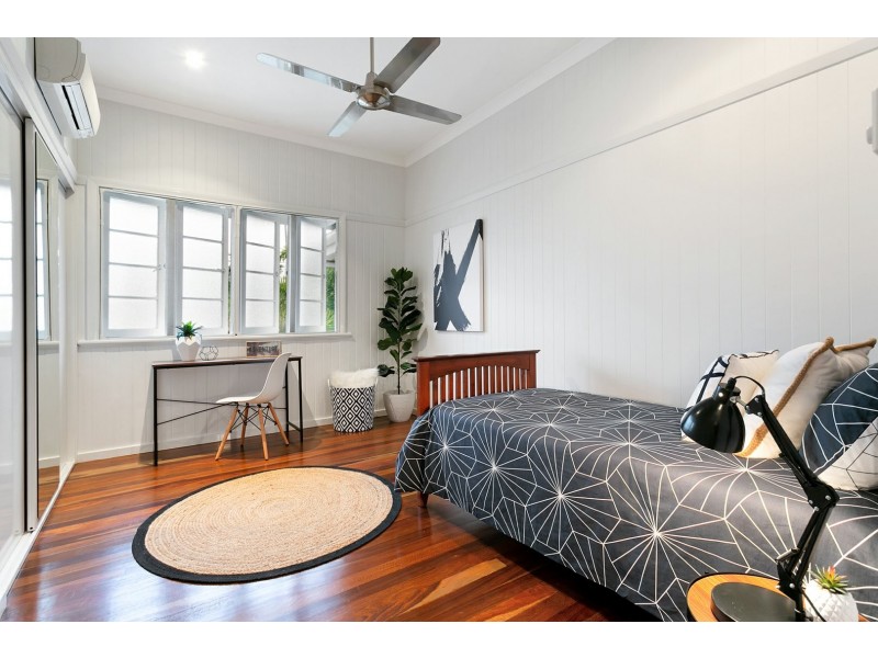 140 Greenslopes Street, Edge Hill QLD 4870