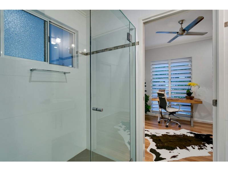 140 Greenslopes Street, Edge Hill QLD 4870