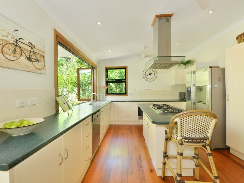 4 Byrnes Close, Whitfield QLD 4870