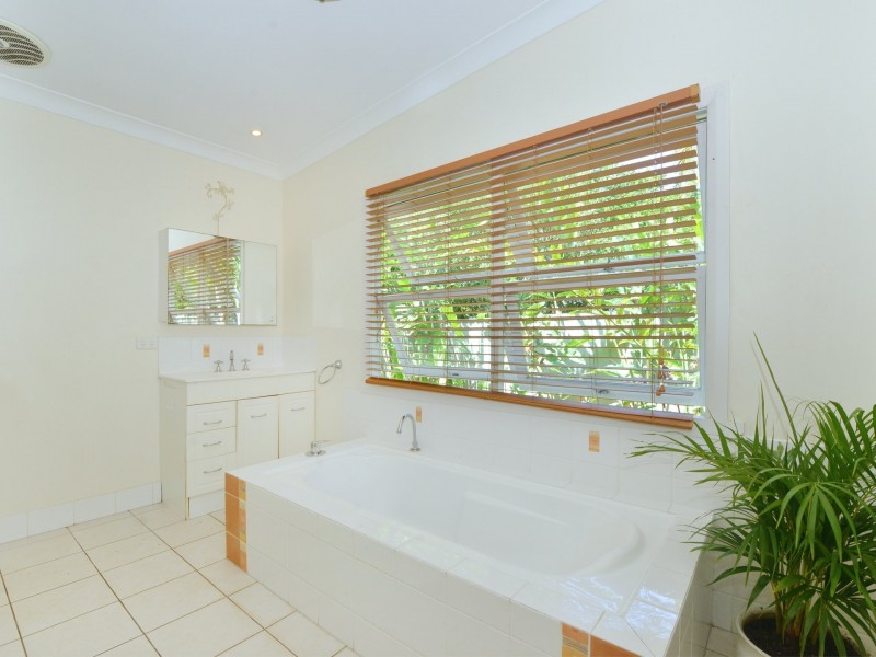 4 Byrnes Close, Whitfield QLD 4870