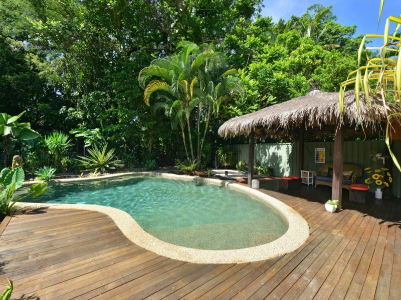 4 Byrnes Close, Whitfield QLD 4870