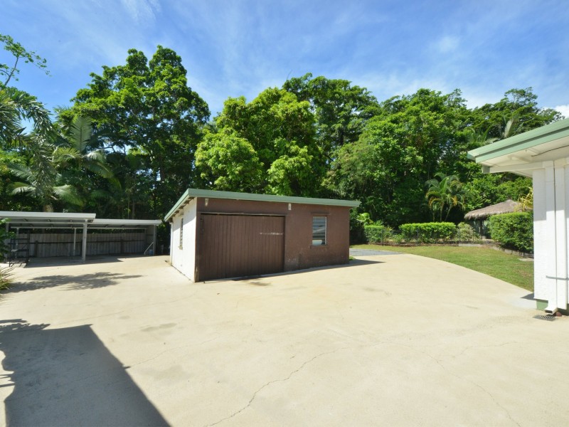 4 Byrnes Close, Whitfield QLD 4870