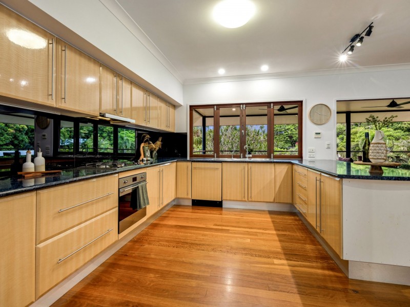 4 Fallon Close, Brinsmead QLD 4870
