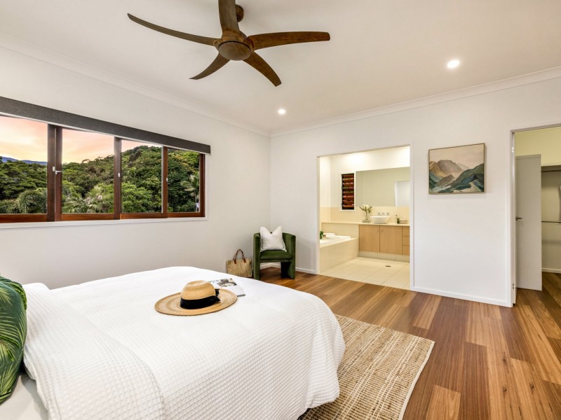 4 Fallon Close, Brinsmead QLD 4870