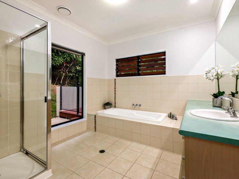 4 Fallon Close, Brinsmead QLD 4870