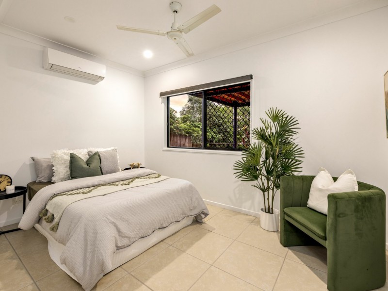 4 Fallon Close, Brinsmead QLD 4870