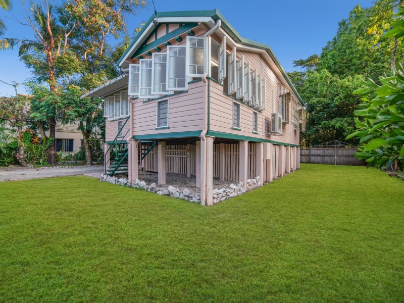 19 Law Street, Cairns North QLD 4870