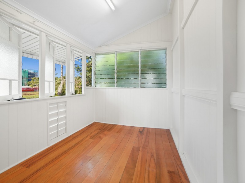 19 Law Street, Cairns North QLD 4870