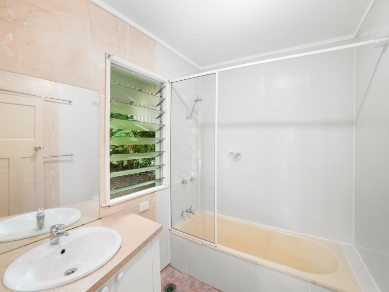 19 Law Street, Cairns North QLD 4870