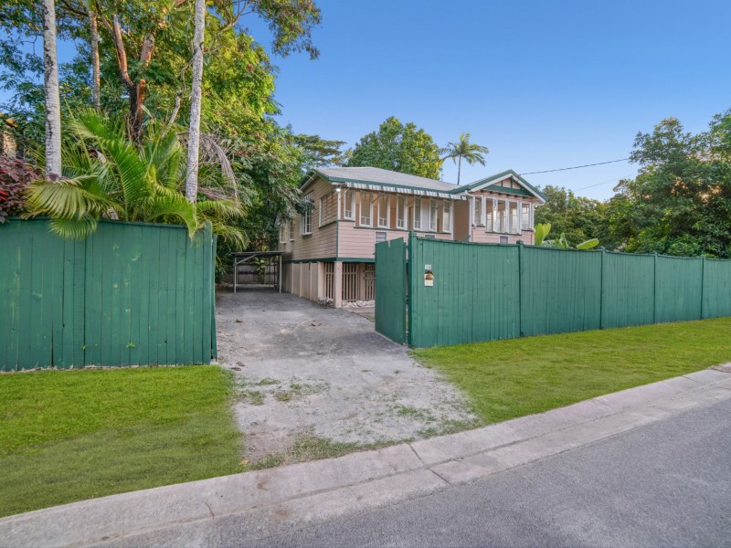 19 Law Street, Cairns North QLD 4870