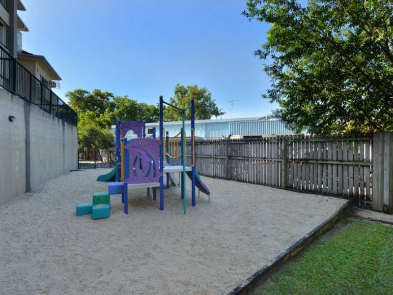 302/22 Ward Street, Mooroobool QLD 4870