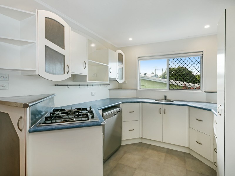 18 McGregor Street, Manoora QLD 4870