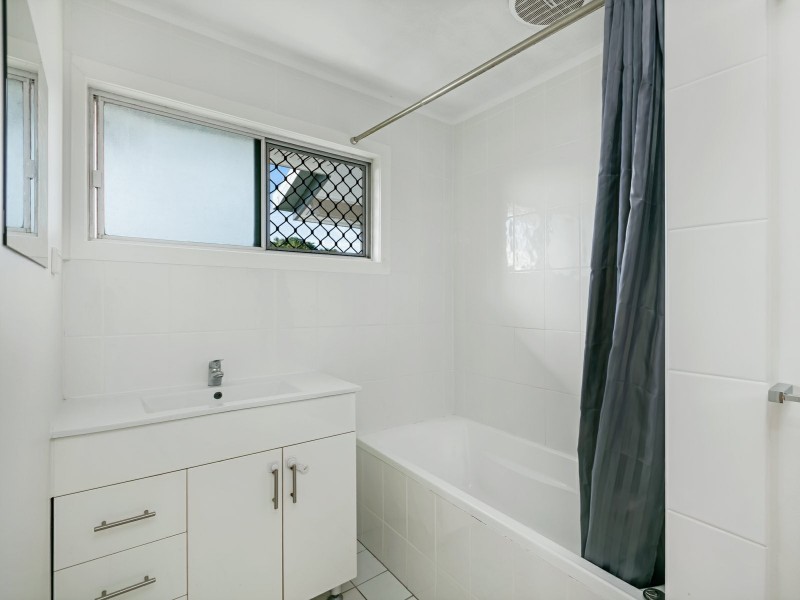 18 McGregor Street, Manoora QLD 4870