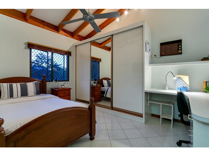 15 Slate Close, Brinsmead QLD 4870