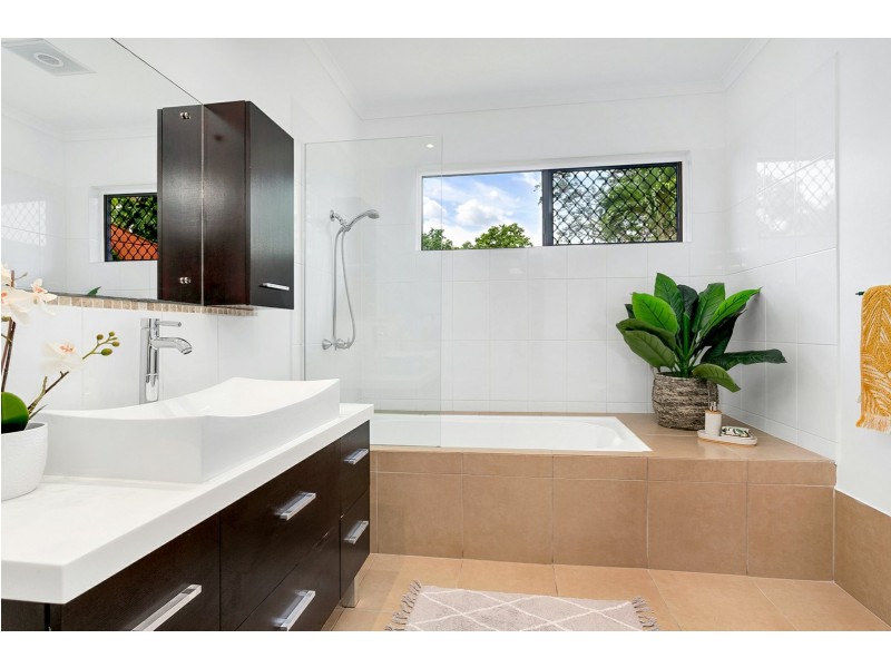 3 Iona Close, Edge Hill QLD 4870