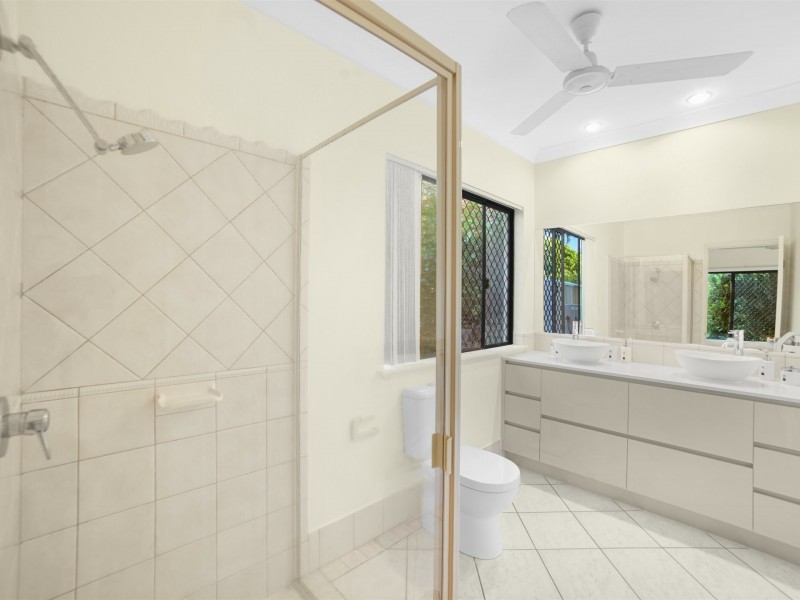 22 St Albans Close, Brinsmead QLD 4870
