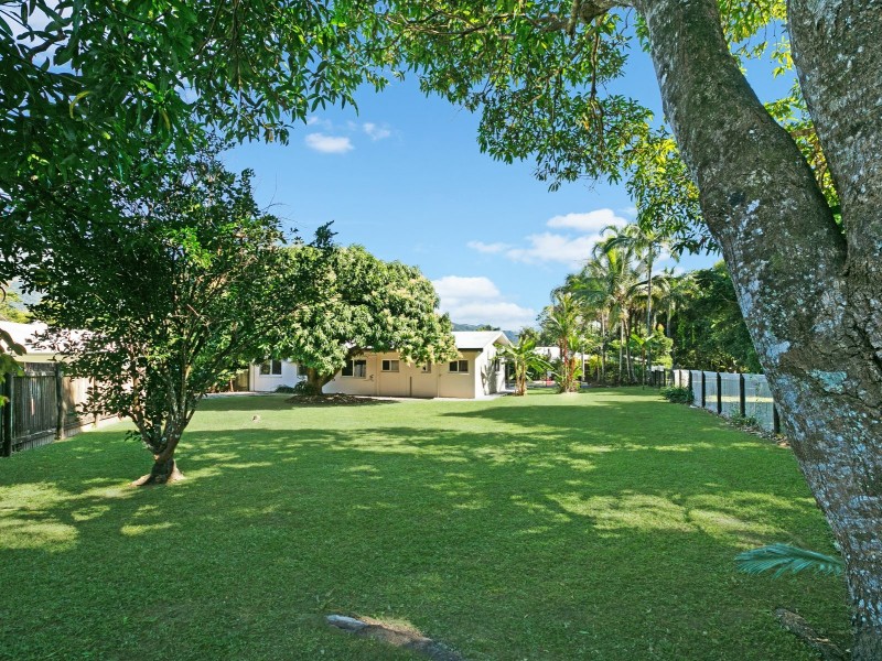 6 Mein Close, Brinsmead QLD 4870