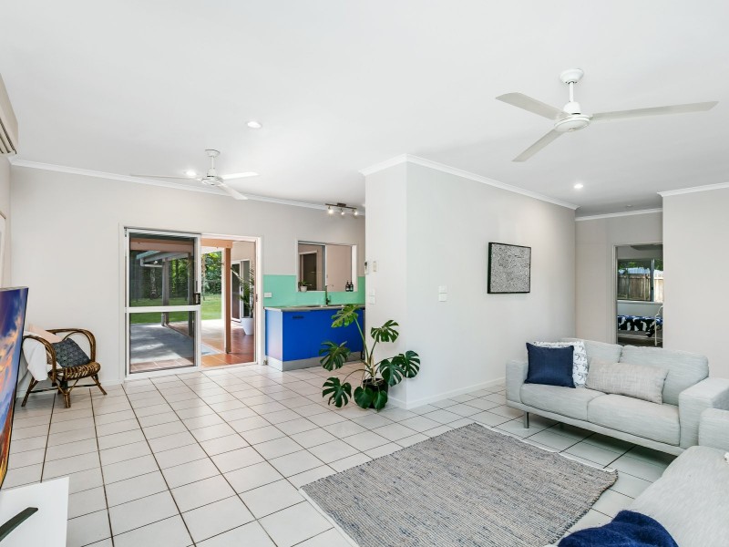 6 Mein Close, Brinsmead QLD 4870