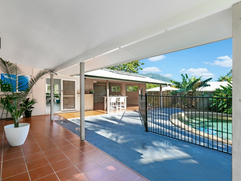 6 Mein Close, Brinsmead QLD 4870