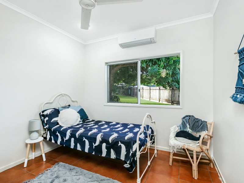6 Mein Close, Brinsmead QLD 4870