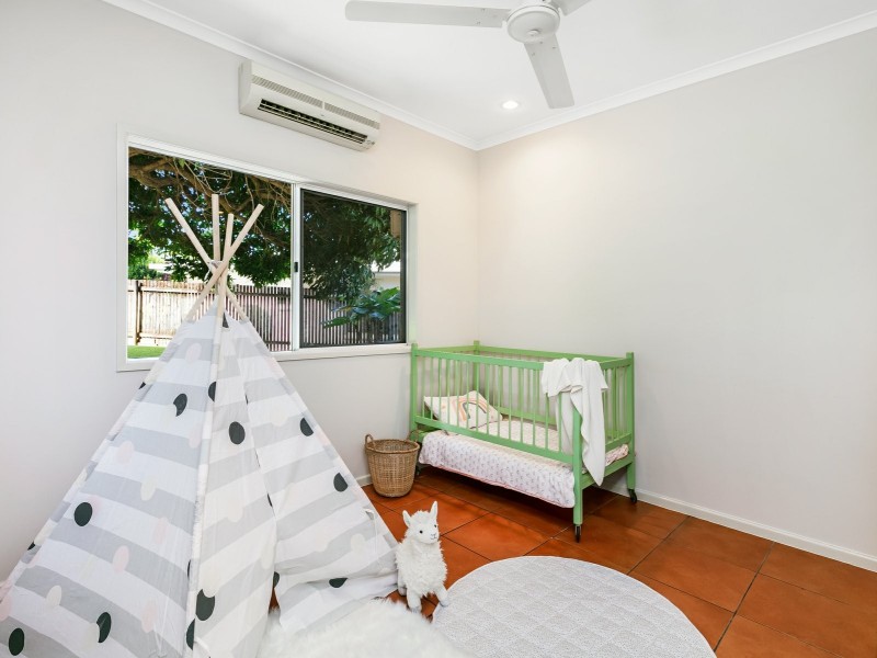 6 Mein Close, Brinsmead QLD 4870