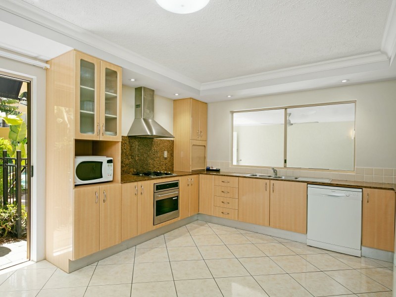 801/2 Greenslopes Street, Cairns North QLD 4870