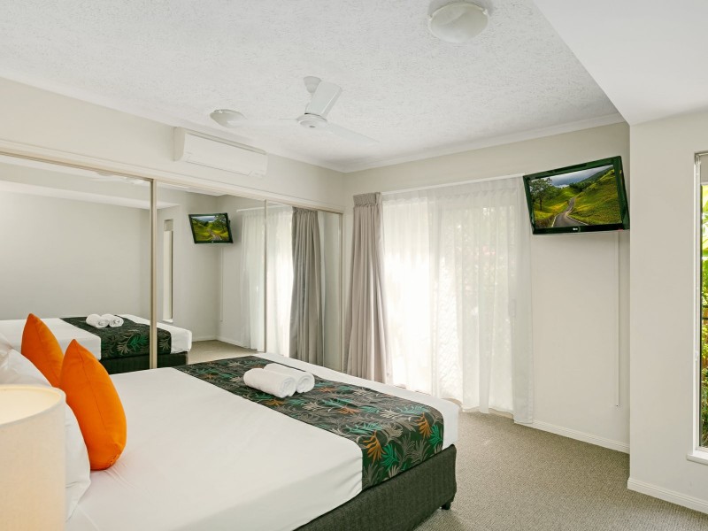 801/2 Greenslopes Street, Cairns North QLD 4870