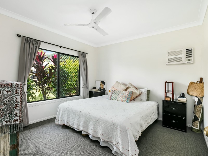 6 Brian Street, Brinsmead QLD 4870