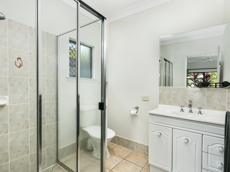 6 Brian Street, Brinsmead QLD 4870