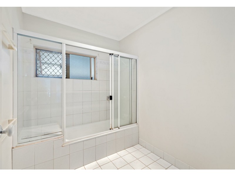 2 Guthrie Close, Bentley Park QLD 4869