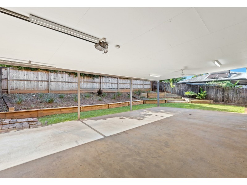2 Guthrie Close, Bentley Park QLD 4869