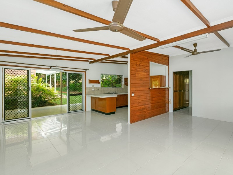 9 Bradford Street, Whitfield QLD 4870