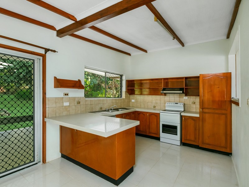 9 Bradford Street, Whitfield QLD 4870